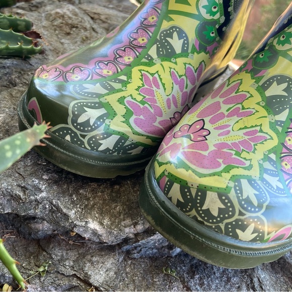 Rain Boots🌧️ Floral Green + Pink - Picture 2 of 11